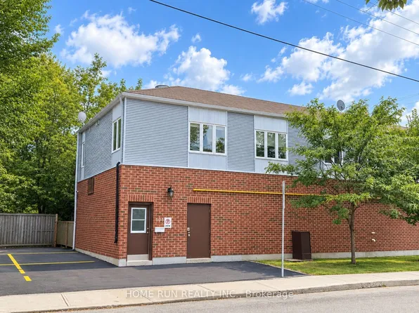 100 Blackburn Ave, Ottawa, ON K1N 8A7