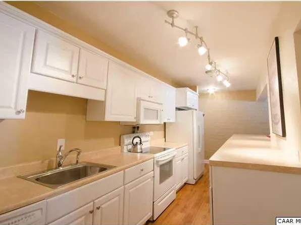 1800 Jefferson Park Ave APT 63, Charlottesville, VA 22903