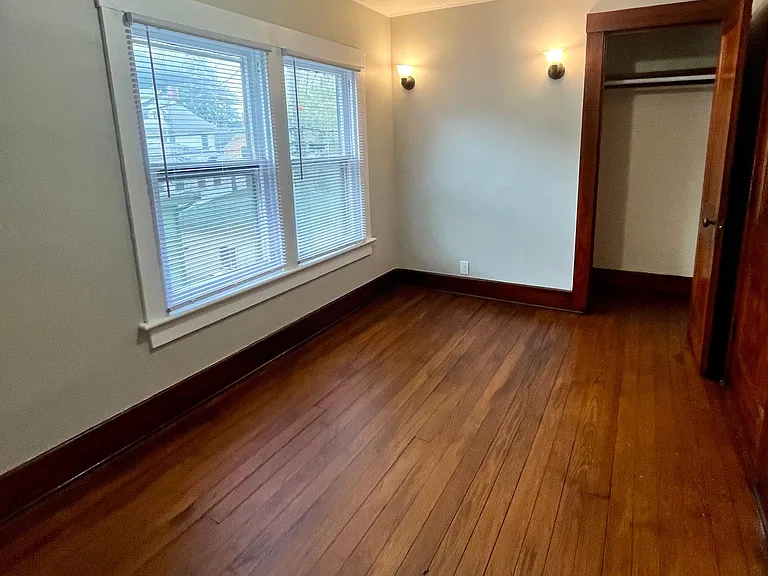 1117 College St — Photo 20