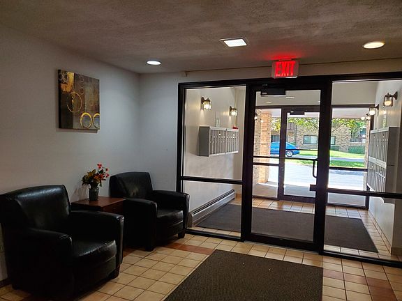 4th image of 2604 N Windsor Dr Unit 203