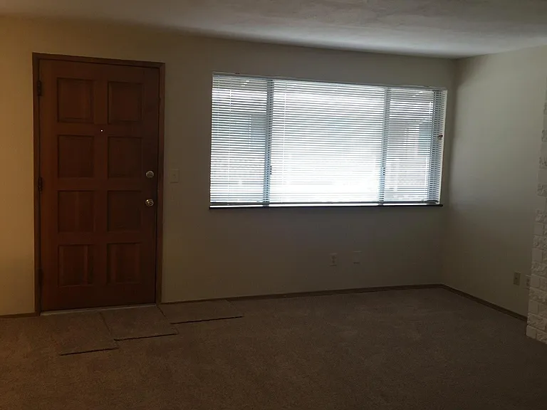1115 SE Roberts Ave — Photo 6