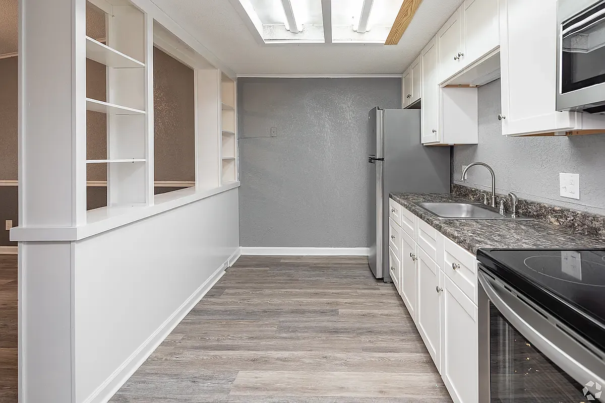 Stratford Apartments — Photo 3