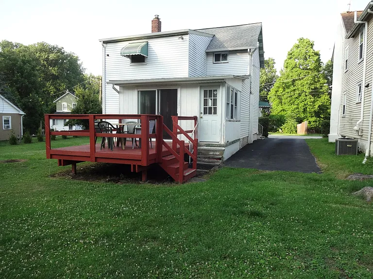 1058 Mount Pleasant Ave — Photo 2