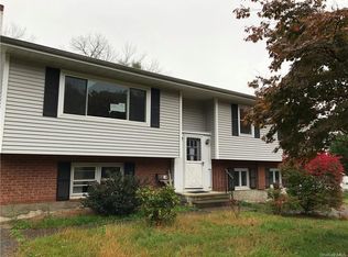 14 Sharon Dr, Fishkill, NY 12524
