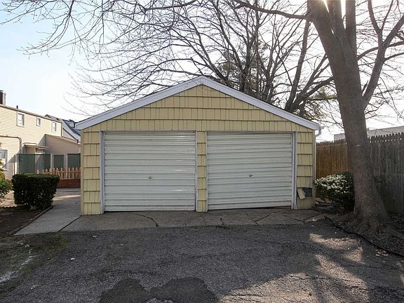 2nd image of 110 Thorens Ave