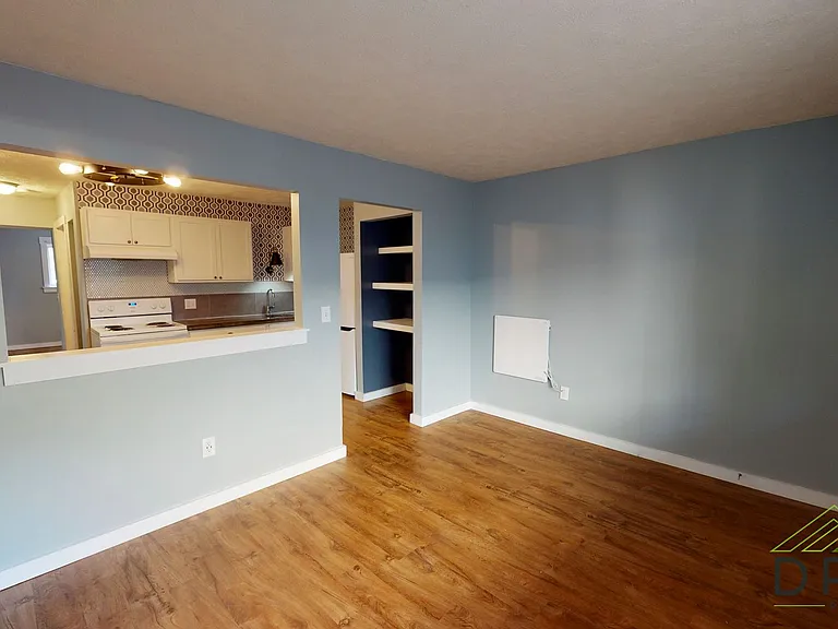 326 E Hillsdale St #8 — Photo 8