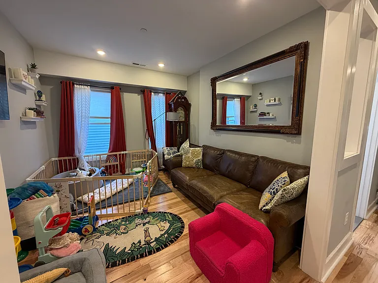 12 Perry St #3 — Photo 2