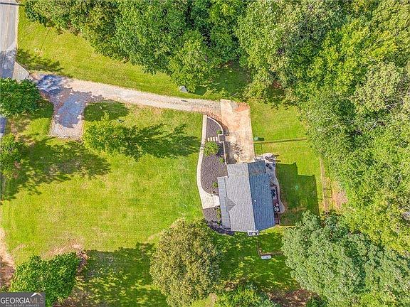 2nd image of 323 Schoolhouse Rd