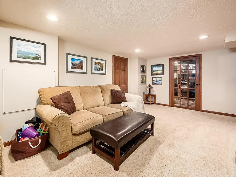 582 Northridge Rd — Photo 8