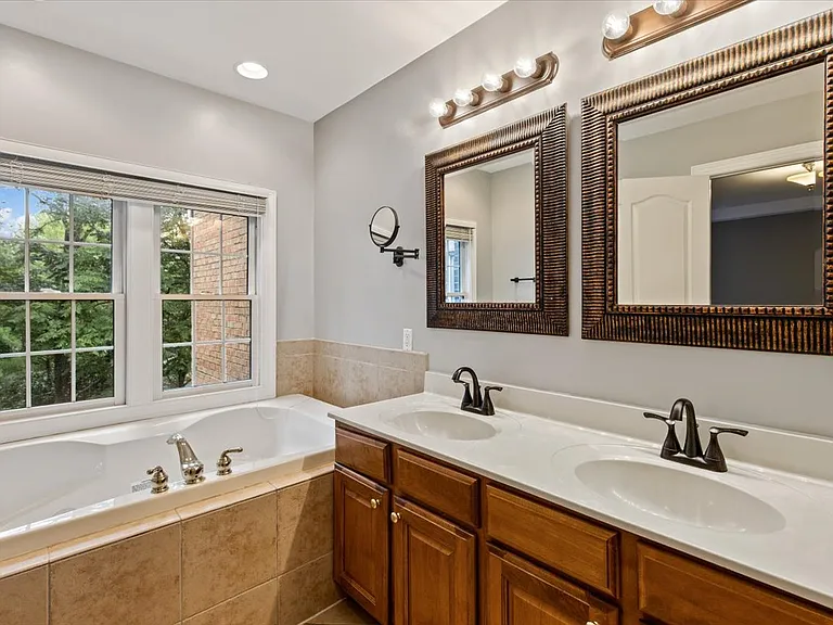 10363 Gershwin Ct — Photo 20
