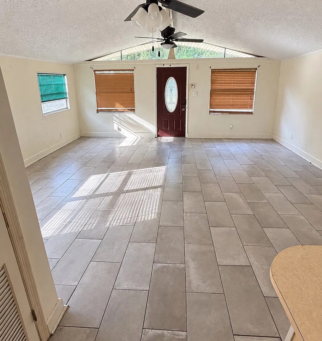 4 bed, 1400 sqft, $1,599 — Photo 2