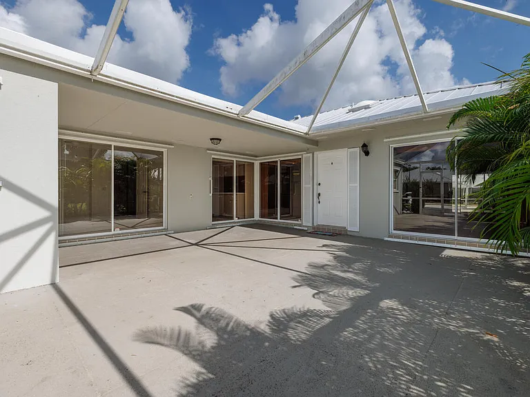 1560 SW Waterfall Blvd — Photo 3