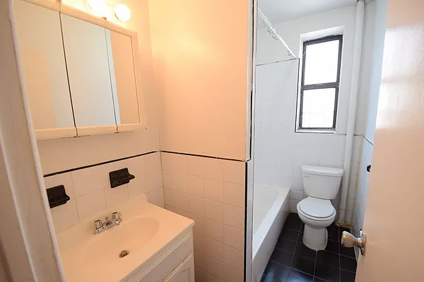 Rented by Rolling Stone Realty LLC | media 9