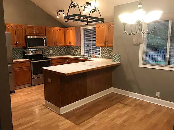 5th image of 16221 Holmes Cir