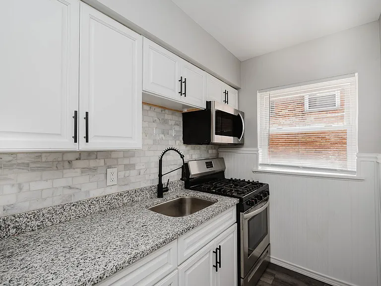 5828 Ridge Ave #5 — Photo 7