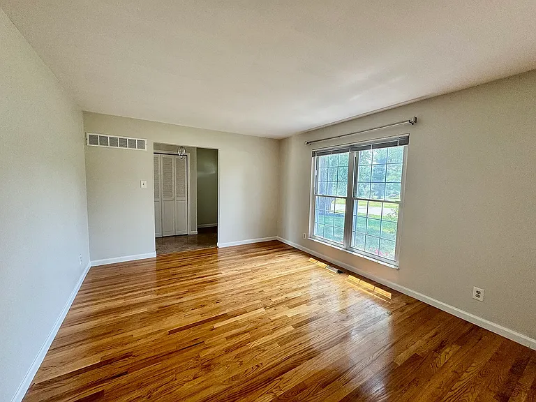3417 Robyn Ann Dr — Photo 2