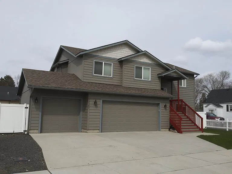 18207 E Montgomery Ave — Photo 1