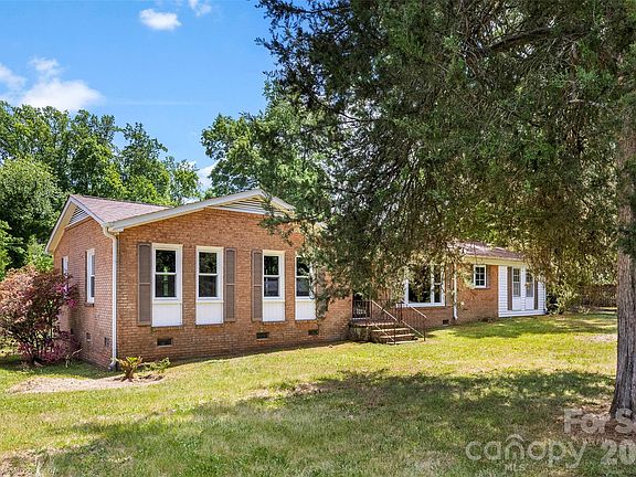 4th image of 8315 Westbourne Dr