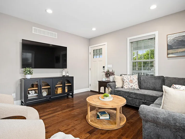4805 N Columbus Ave — Photo 16