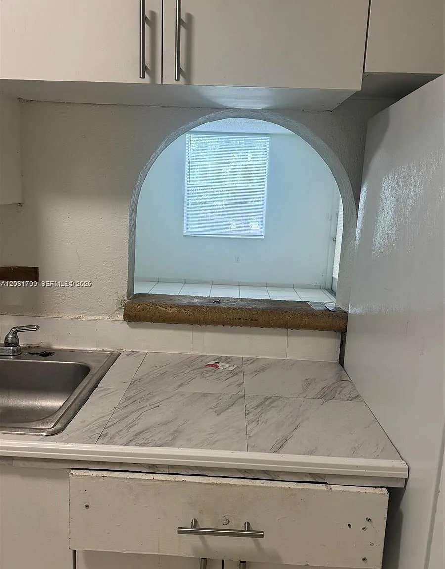 Westland Gardens Condo — Photo 3
