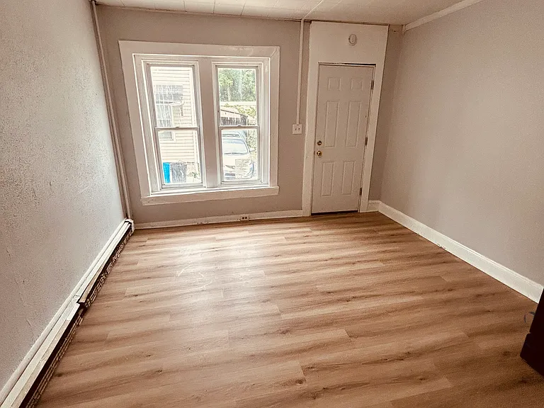 214 N Hall St — Photo 3