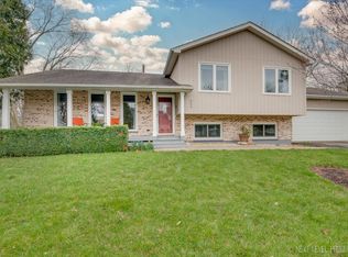 609 Maple Ave, Elburn, IL 60119