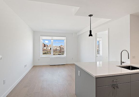 3rd image of 445 Gerard Ave #W1207
