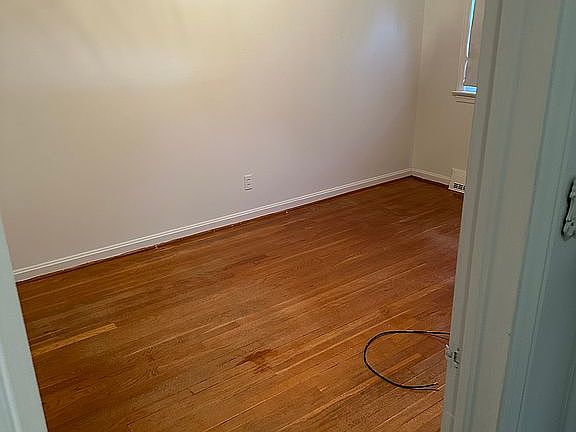 5th image of 808 Montclaire Ave