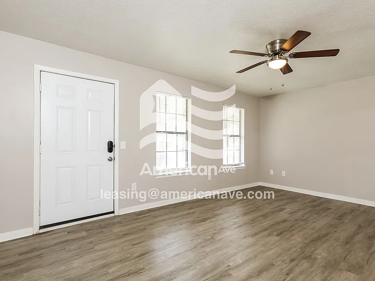 1771348_004_living_room_14136277.jpg