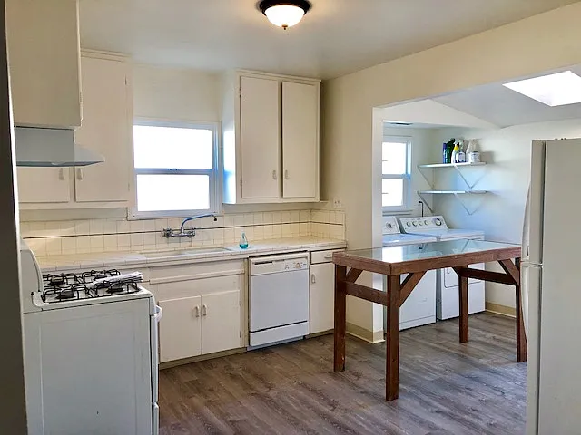 3 bed, 900 sqft, $2,850 — Photo 2