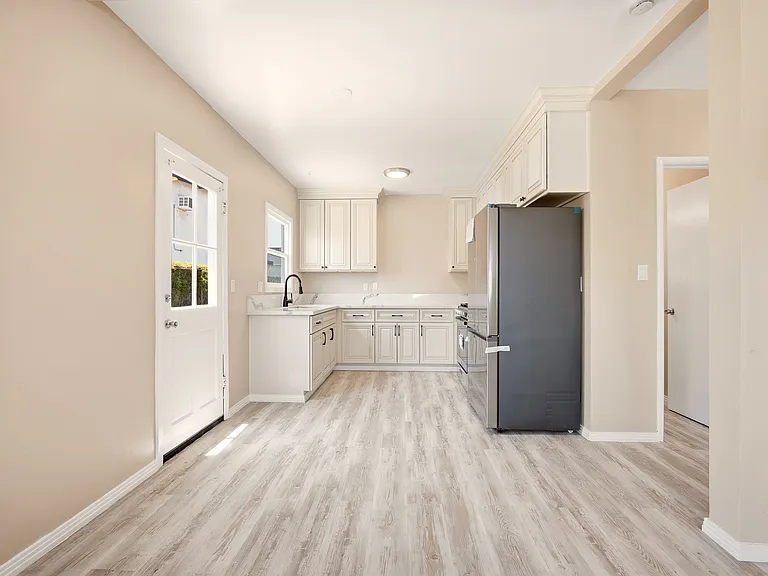 327 S Lincoln Pl — Photo 7