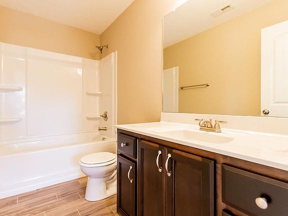 5th image of 156 Rossview Pl