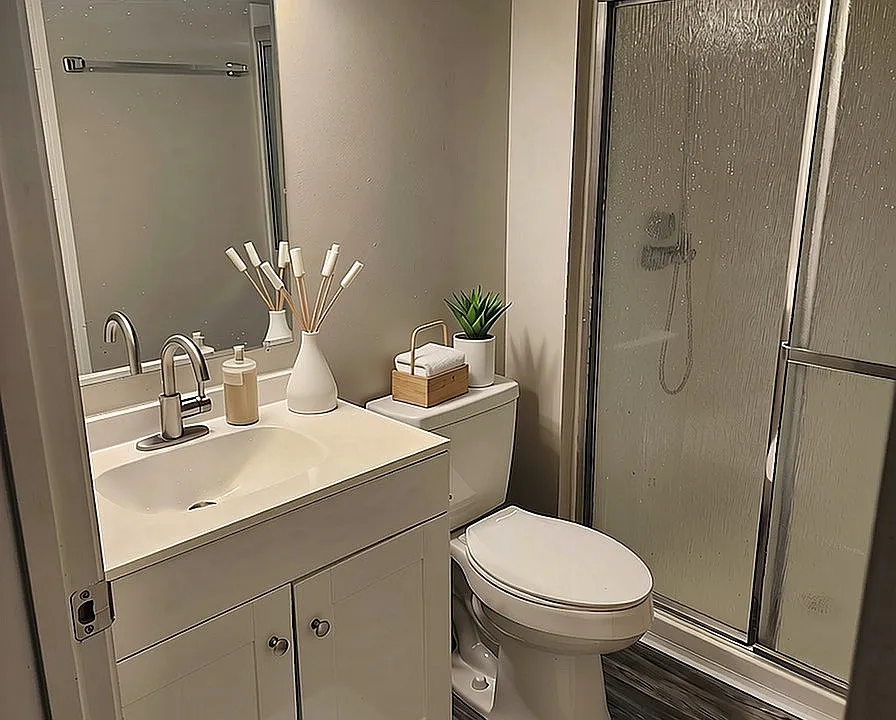 Staged bathroom - 920