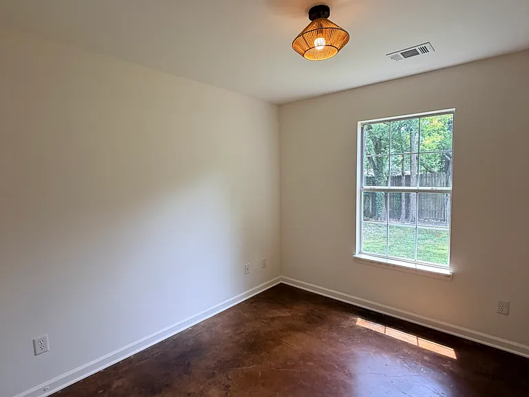 1021 Spangle St — Photo 4