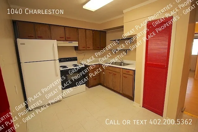 1040 Charleston St — Photo 9