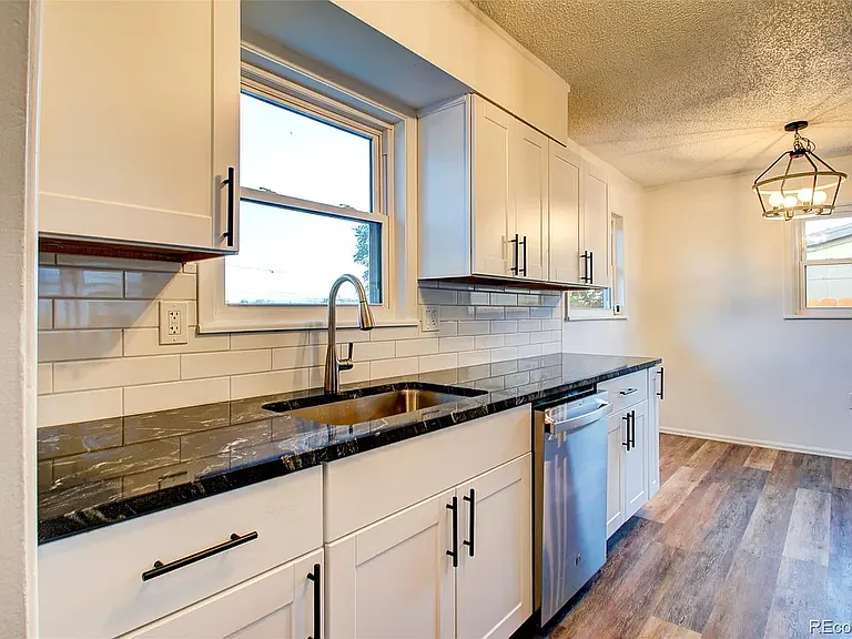 1820 W Jewell Ave — Photo 2