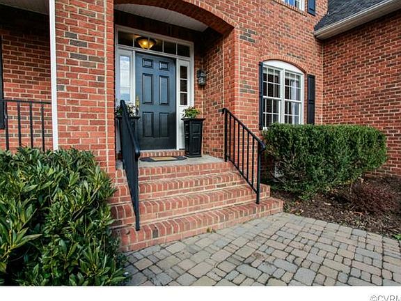 3rd image of 8120 Hillshire Cir