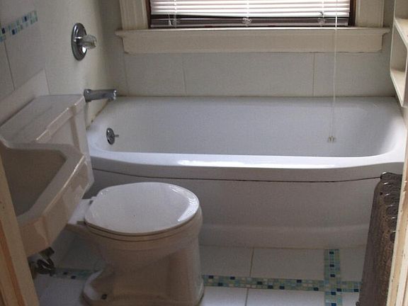 3rd image of 117 Wallace Ave APT 6