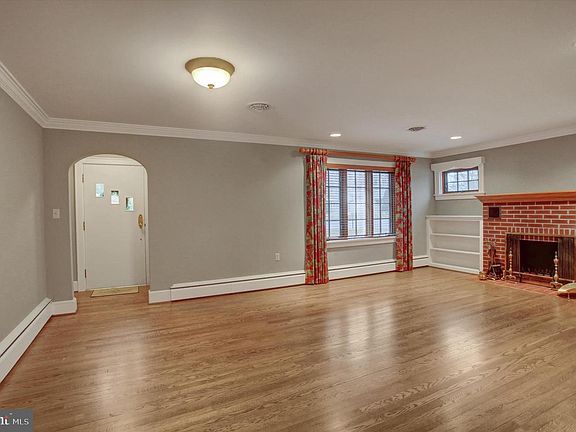 4th image of 1566 Wilson Ave
