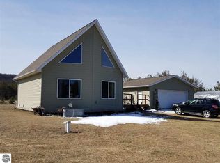 135 Old Pineway Trl, Mesick, MI 49668