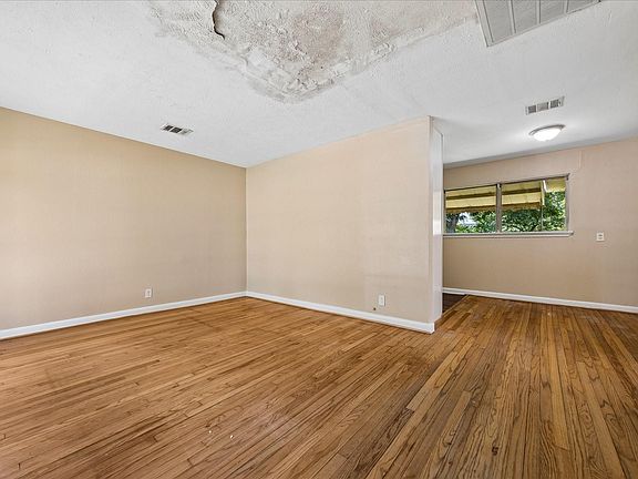 2nd image of 2405 Pomona Dr