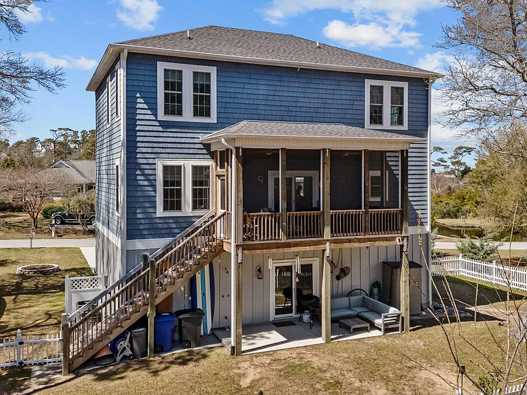 310 Lord Berkeley Dr — Photo 3