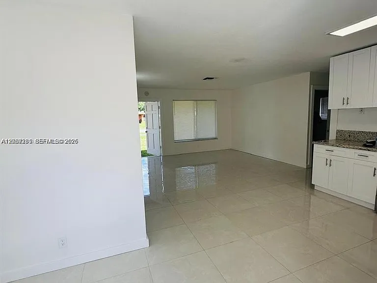 2620 NW 14th Ct — Photo 4
