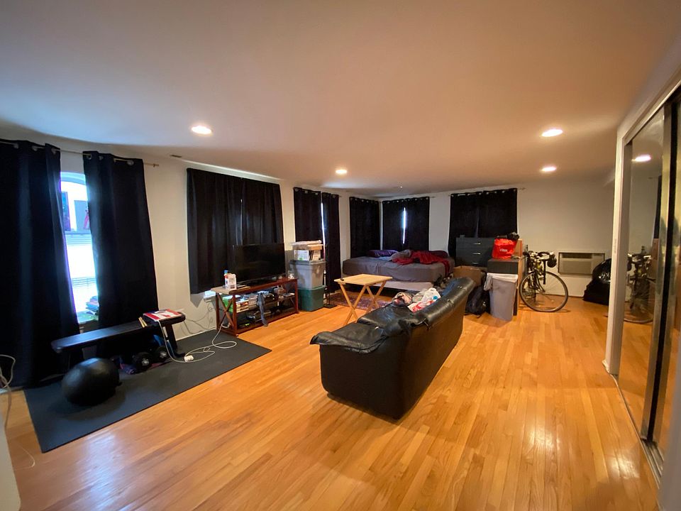 1st image of 5528-30 N Kenmore Ave #G1
