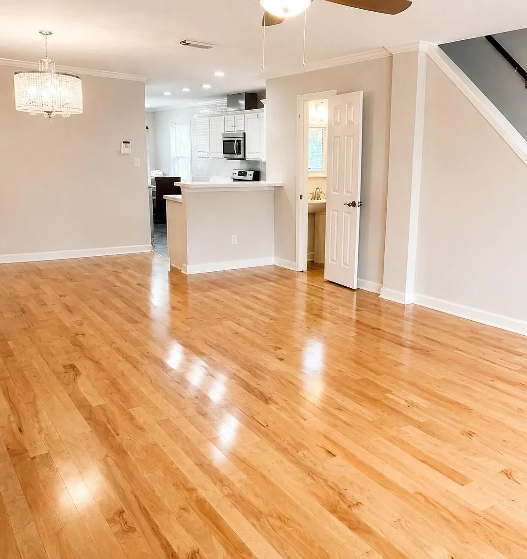 3 bed, 2.5 bath, 1644 sqft, $2,300 — Photo 2