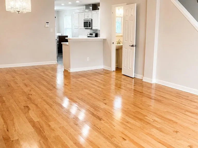 1208 Andrews St — Photo 2