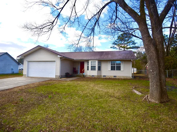 90 Cedar Ln, Trenton, GA 30752