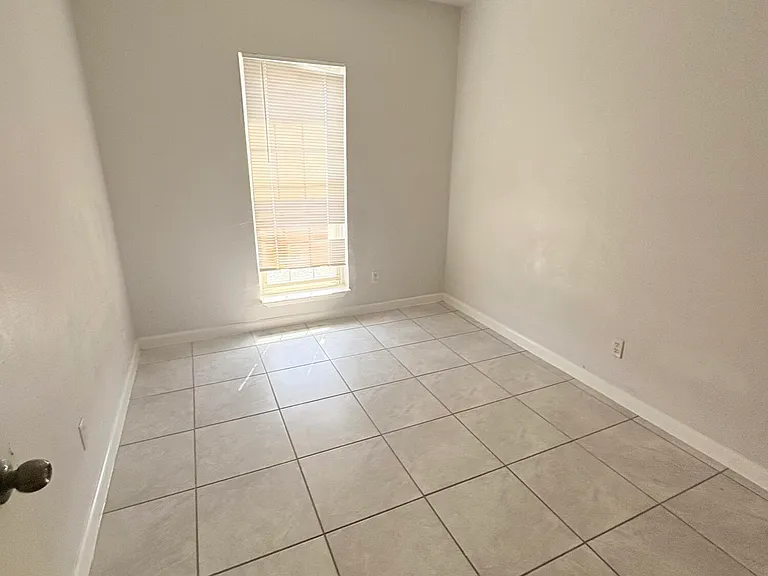 1587 Catham Cir — Photo 10