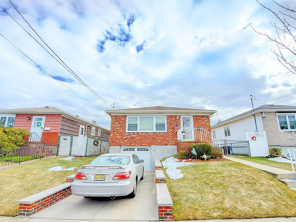 1st image of 204 Amber St