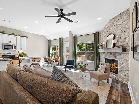 2nd image of 2 Elvanfoot Ln